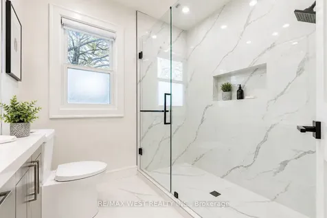 48 Lloyd Manor Road Toronto ON M9B 5H7