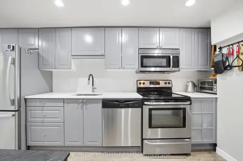 1254 Meredith Avenue Mississauga ON L5E 2E5