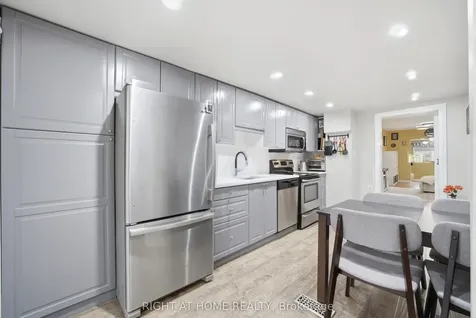 1254 Meredith Avenue Mississauga ON L5E 2E5