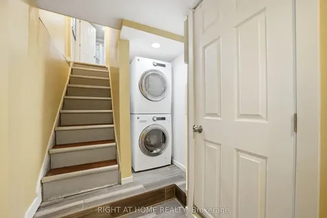 1254 Meredith Avenue Mississauga ON L5E 2E5