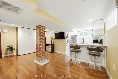 1254 Meredith Avenue Mississauga ON L5E 2E5