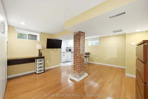 1254 Meredith Avenue Mississauga ON L5E 2E5