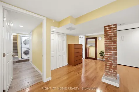 1254 Meredith Avenue Mississauga ON L5E 2E5