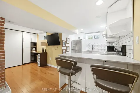 1254 Meredith Avenue Mississauga ON L5E 2E5