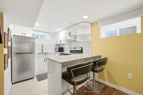 1254 Meredith Avenue Mississauga ON L5E 2E5