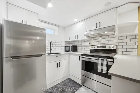 1254 Meredith Avenue Mississauga ON L5E 2E5