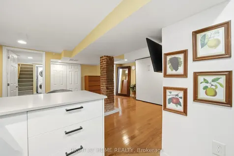 1254 Meredith Avenue Mississauga ON L5E 2E5