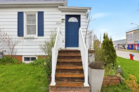 1254 Meredith Avenue Mississauga ON L5E 2E5