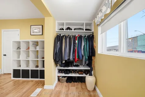 1254 Meredith Avenue Mississauga ON L5E 2E5
