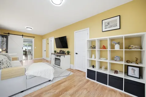 1254 Meredith Avenue Mississauga ON L5E 2E5