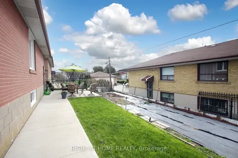 25 Sparrow Avenue Toronto ON M6A 1L5