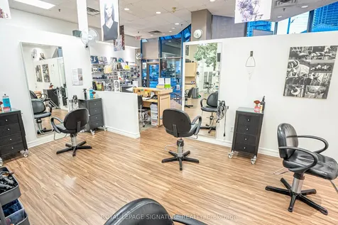 30 Eglinton Avenue W Mississauga ON L5R 3E7