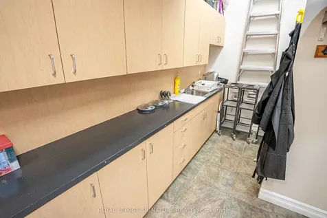 30 Eglinton Avenue W Mississauga ON L5R 3E7