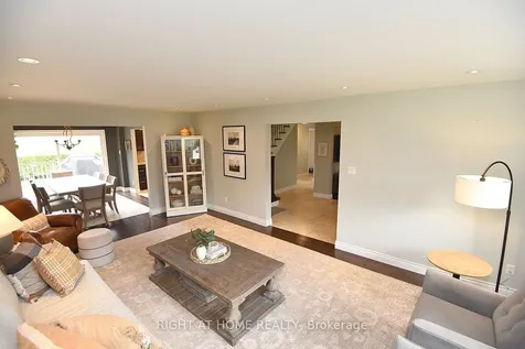 2451 Sinclair Circle Burlington ON L7P 3K9