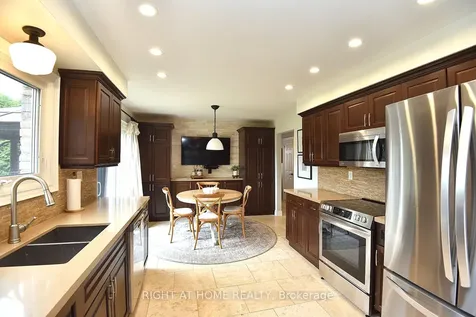 2451 Sinclair Circle Burlington ON L7P 3K9
