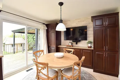 2451 Sinclair Circle Burlington ON L7P 3K9