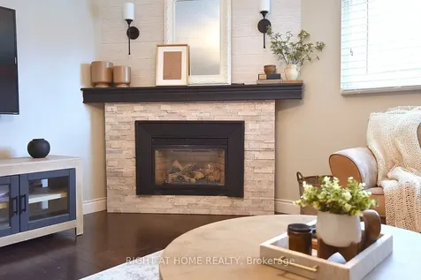 2451 Sinclair Circle Burlington ON L7P 3K9