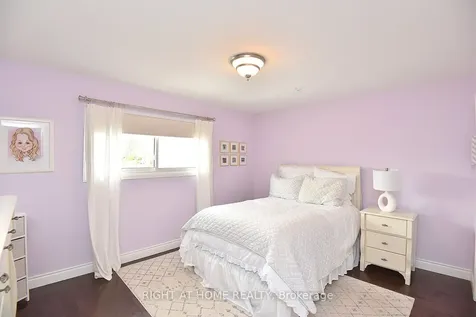 2451 Sinclair Circle Burlington ON L7P 3K9