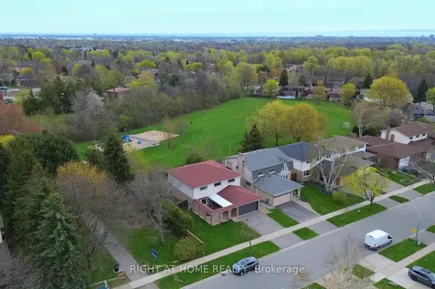 2451 Sinclair Circle Burlington ON L7P 3K9