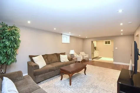2451 Sinclair Circle Burlington ON L7P 3K9