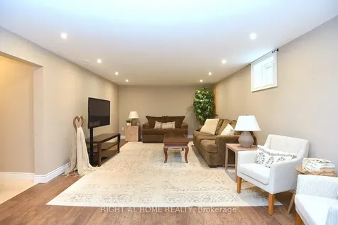 2451 Sinclair Circle Burlington ON L7P 3K9