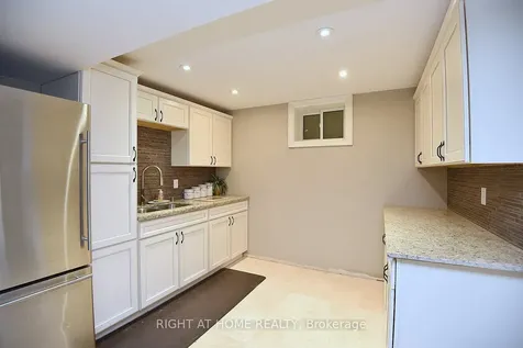 2451 Sinclair Circle Burlington ON L7P 3K9