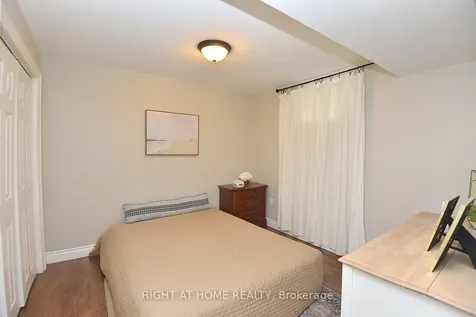 2451 Sinclair Circle Burlington ON L7P 3K9