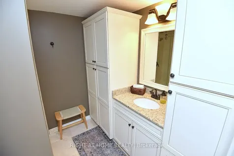 2451 Sinclair Circle Burlington ON L7P 3K9