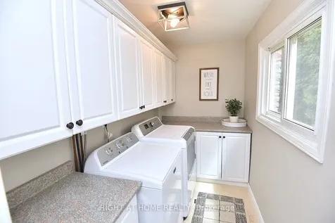 2451 Sinclair Circle Burlington ON L7P 3K9