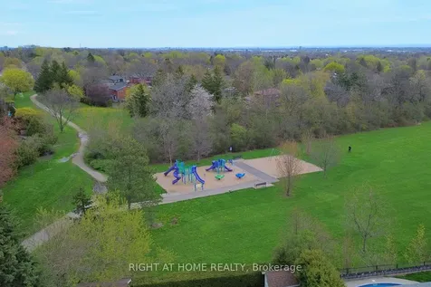 2451 Sinclair Circle Burlington ON L7P 3K9