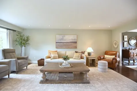 2451 Sinclair Circle Burlington ON L7P 3K9