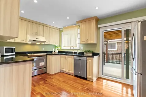 1214 Conyers Crescent Mississauga ON L5C 1K1