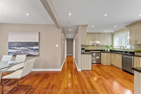 1214 Conyers Crescent Mississauga ON L5C 1K1