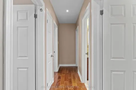 1214 Conyers Crescent Mississauga ON L5C 1K1