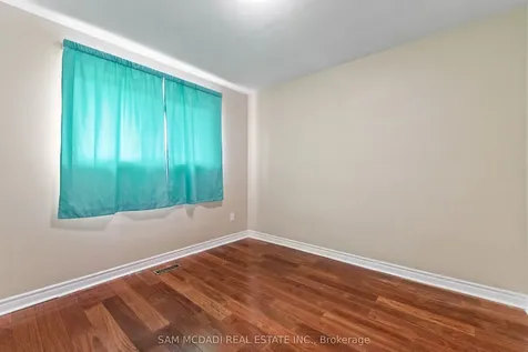 1214 Conyers Crescent Mississauga ON L5C 1K1
