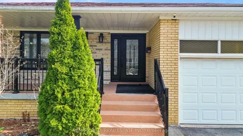 1214 Conyers Crescent Mississauga ON L5C 1K1