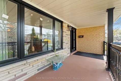 1214 Conyers Crescent Mississauga ON L5C 1K1