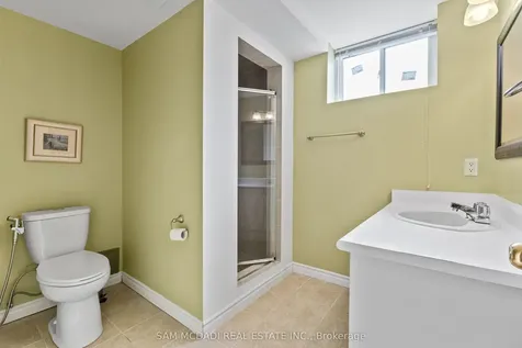 1214 Conyers Crescent Mississauga ON L5C 1K1