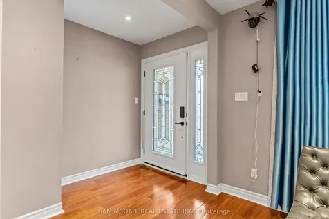 1214 Conyers Crescent Mississauga ON L5C 1K1