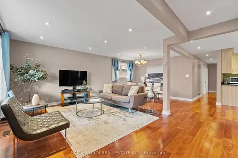 1214 Conyers Crescent Mississauga ON L5C 1K1