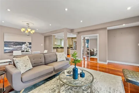 1214 Conyers Crescent Mississauga ON L5C 1K1