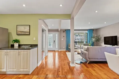 1214 Conyers Crescent Mississauga ON L5C 1K1