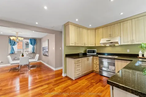 1214 Conyers Crescent Mississauga ON L5C 1K1