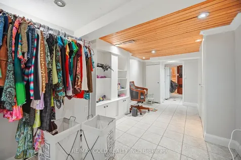 27 Aileen Avenue Toronto ON M6M 1E5