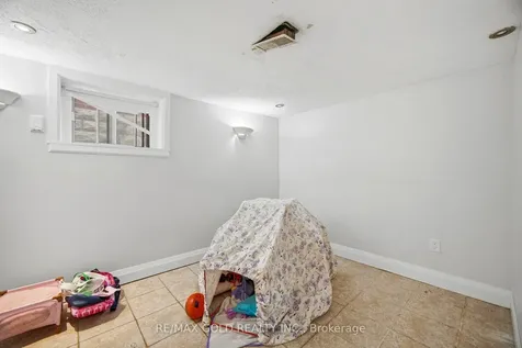 27 Aileen Avenue Toronto ON M6M 1E5