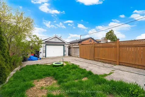 27 Aileen Avenue Toronto ON M6M 1E5