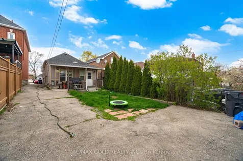 27 Aileen Avenue Toronto ON M6M 1E5