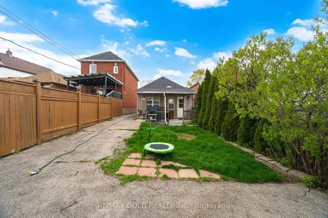 27 Aileen Avenue Toronto ON M6M 1E5