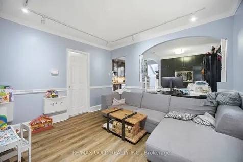 27 Aileen Avenue Toronto ON M6M 1E5