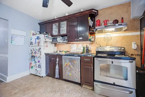 27 Aileen Avenue Toronto ON M6M 1E5